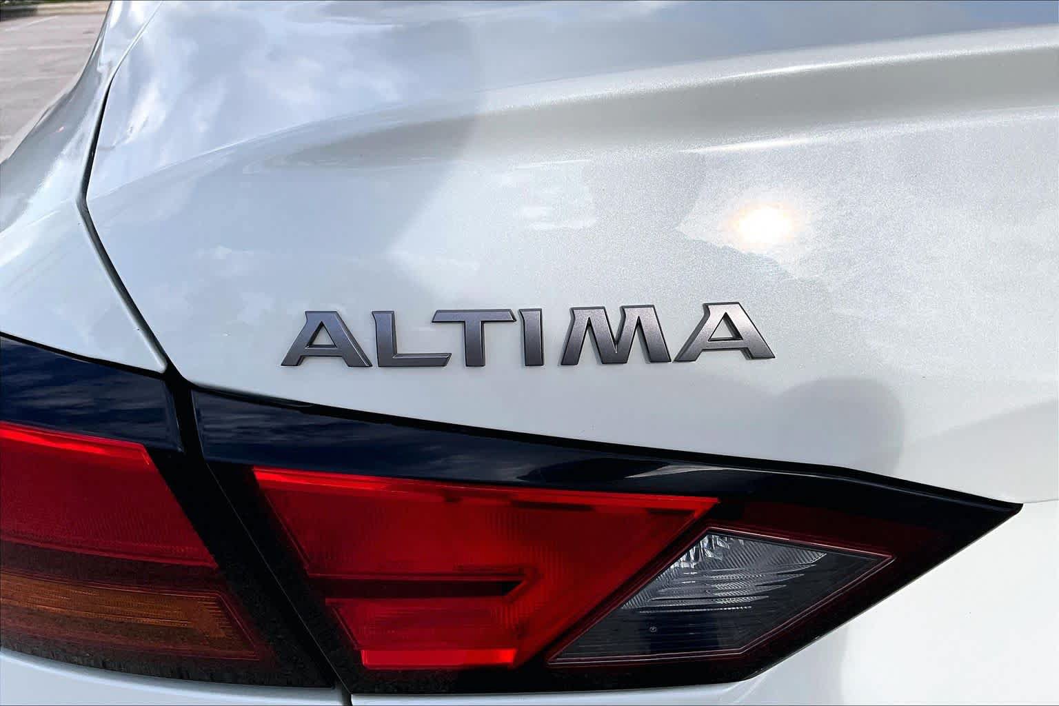 Used 2023 Nissan Altima 2.5 SR FWD image 10