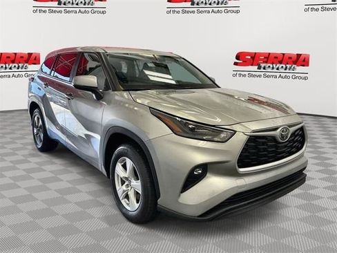 Certified 2024 Toyota Highlander LE image 1
