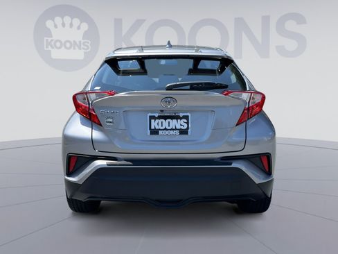 Used 2019 Toyota C-HR XLE FWD image 5