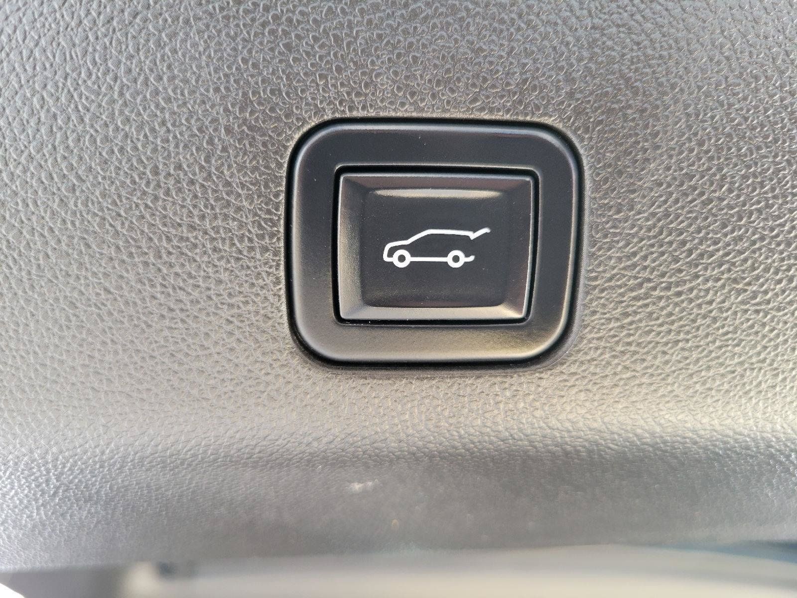 Used 2023 Chevrolet Tahoe Premier AWD/4WD image 33
