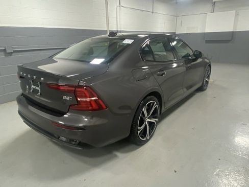 Certified 2025 Volvo S60 B5 Core image 3