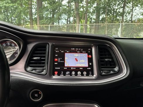 Used 2015 Dodge Challenger SXT w/ Driver Convenience Group RWD image 20