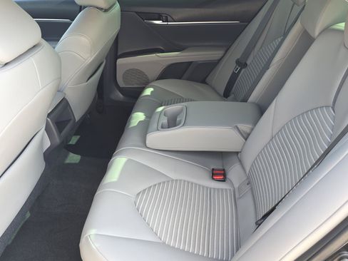 Used 2021 Toyota Camry SE FWD image 19