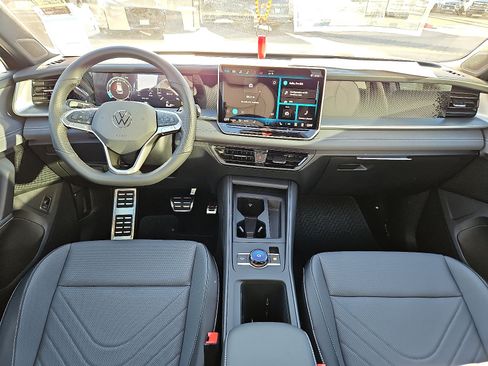 New 2026 Volkswagen Tiguan SE R-Line image 8