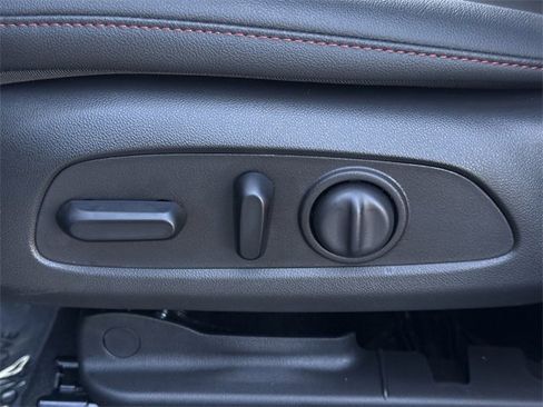 Used 2025 Chevrolet Trax RS w/ Sunroof Package image 27