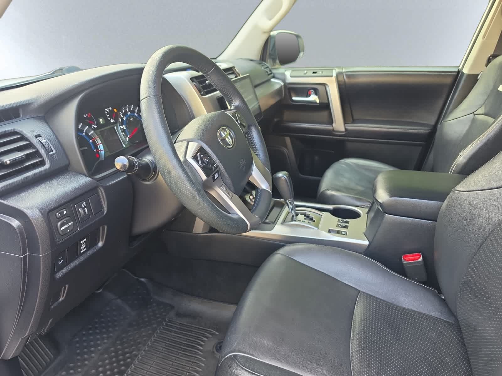 Used 2019 Toyota 4Runner SR5 AWD/4WD image 15