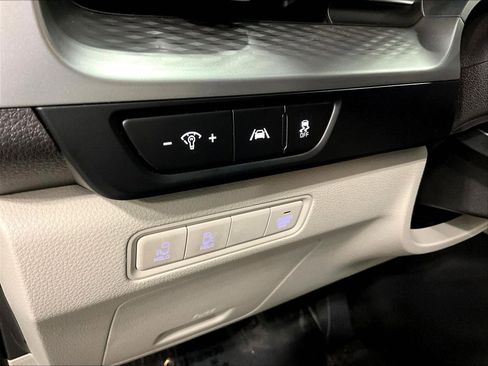 Used 2024 Kia Carnival LX FWD image 37