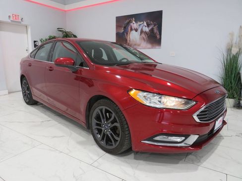 Used 2018 Ford Fusion SE w/ Equipment Group 201A FWD image 1