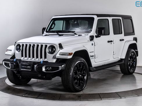 Used 2023 Jeep Wrangler Unlimited Sahara w/ Cold Weather Group image 2