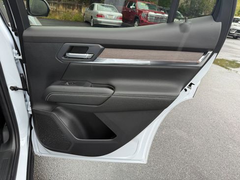 New 2026 GMC Terrain Denali w/ LPO, Floor Liner Package image 21