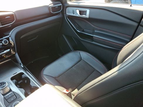 Certified 2024 Ford Explorer ST-Line w/ Class IV Trailer Tow Package image 16