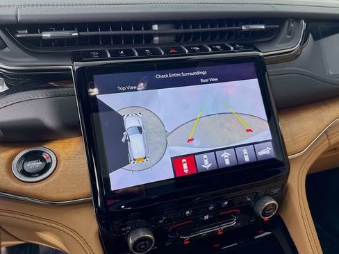 Used 2024 Jeep Grand Cherokee Summit image 13