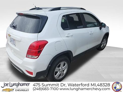 Used 2022 Chevrolet Trax LT w/ LT Convenience Package image 2