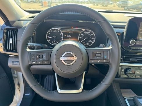 New 2025 Nissan Pathfinder SV image 15