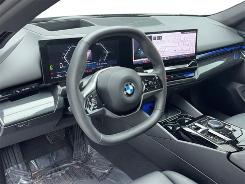 Used 2025 BMW 530i image 13