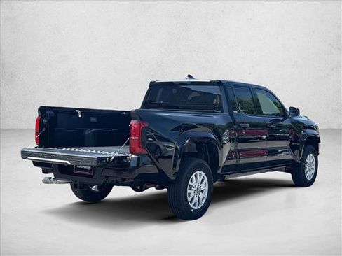 Used 2025 Toyota Tacoma SR5 image 2