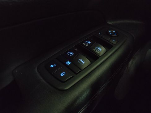 Used 2018 Jeep Grand Cherokee Laredo RWD image 27