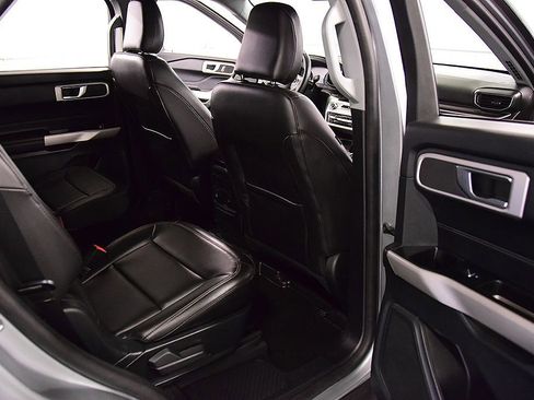 Used 2022 Ford Explorer XLT w/ Equipment Group 202A image 35