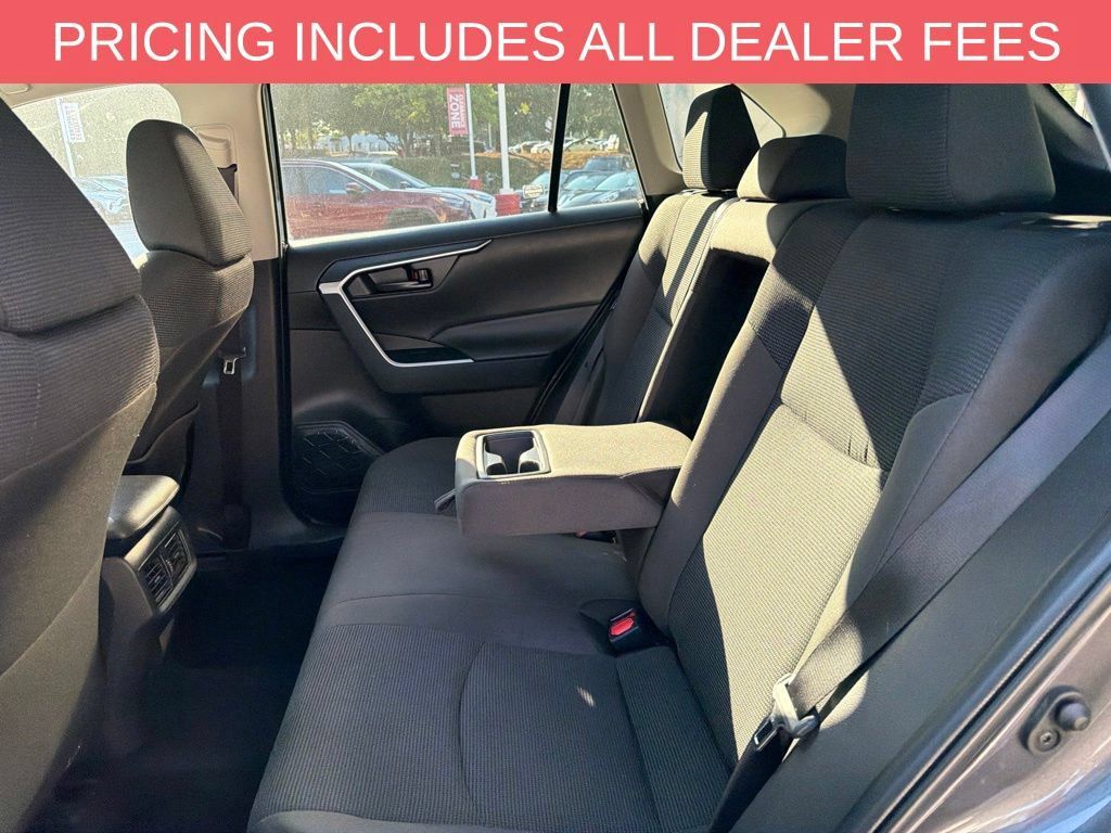 Used 2025 Toyota RAV4 LE AWD/4WD image 9