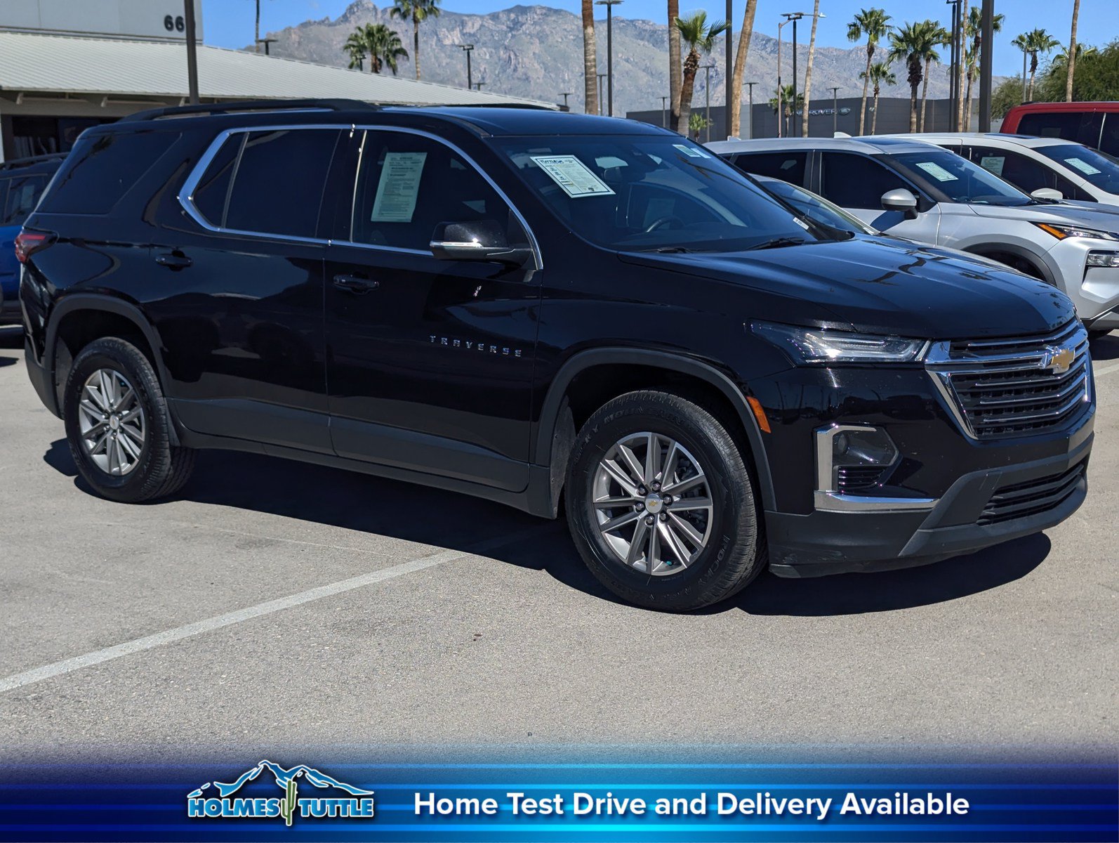 Used 2023 Chevrolet Traverse LT FWD image 1