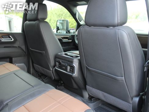Used 2024 Chevrolet Silverado 2500 High Country w/ Technology Package AWD/4WD image 27