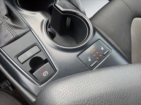 Used 2020 Toyota Camry LE w/ Cold Weather Package image 16