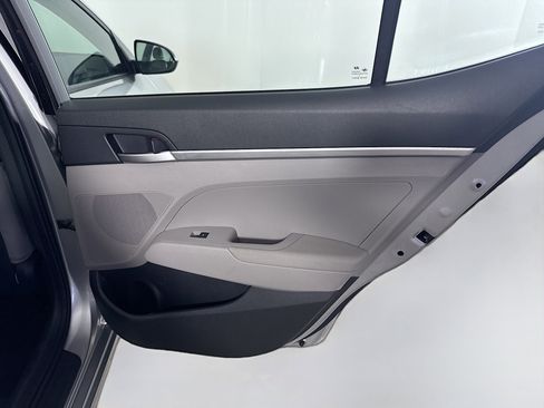 Used 2020 Hyundai Elantra SE w/ Cargo Package (C1) image 27