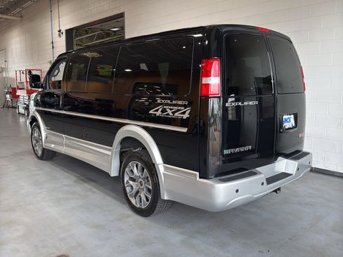 Used 2023 GMC Savana 2500 image 3