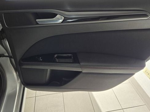 Used 2015 Ford Fusion SE w/ Equipment Group 201A image 8