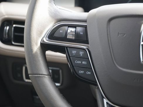 Used 2023 Lincoln Nautilus AWD w/ Premium Package image 16