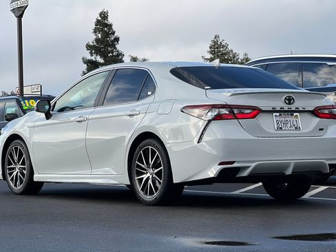 Used 2022 Toyota Camry SE image 6