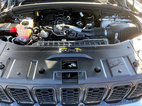 Used 2023 Jeep Grand Cherokee Altitude AWD/4WD image 29