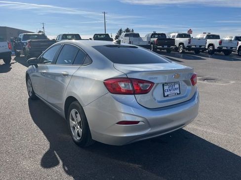 Used 2018 Chevrolet Cruze LS image 9