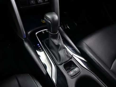 Used 2022 Toyota Corolla Cross XLE w/ Convenience Package image 22