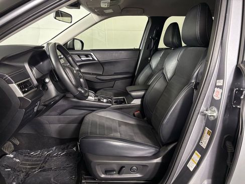 Used 2024 Mitsubishi Outlander SE image 16