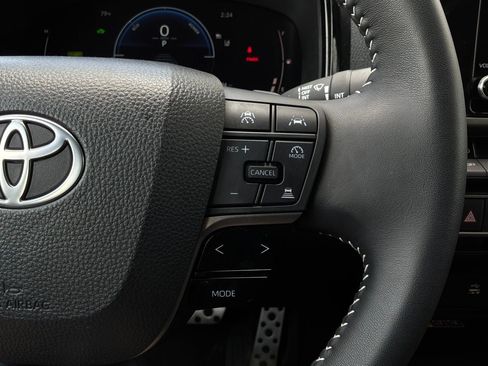 Used 2025 Toyota Camry SE FWD image 34