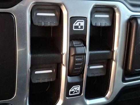 Used 2021 Jeep Wrangler Unlimited Sahara AWD/4WD image 23