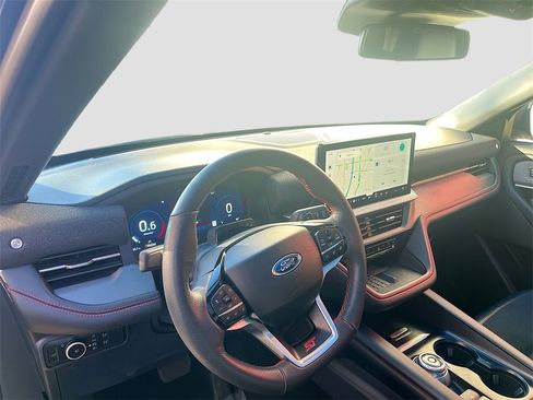 Used 2025 Ford Explorer ST image 9