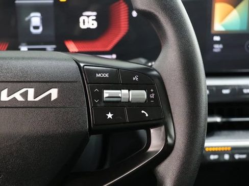Used 2025 Kia K4 FWD image 22