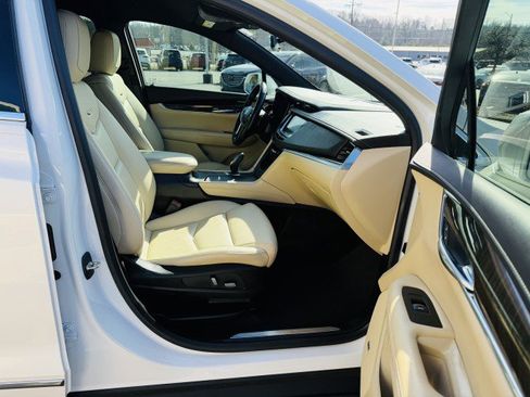 Used 2019 Cadillac XT5 FWD image 17