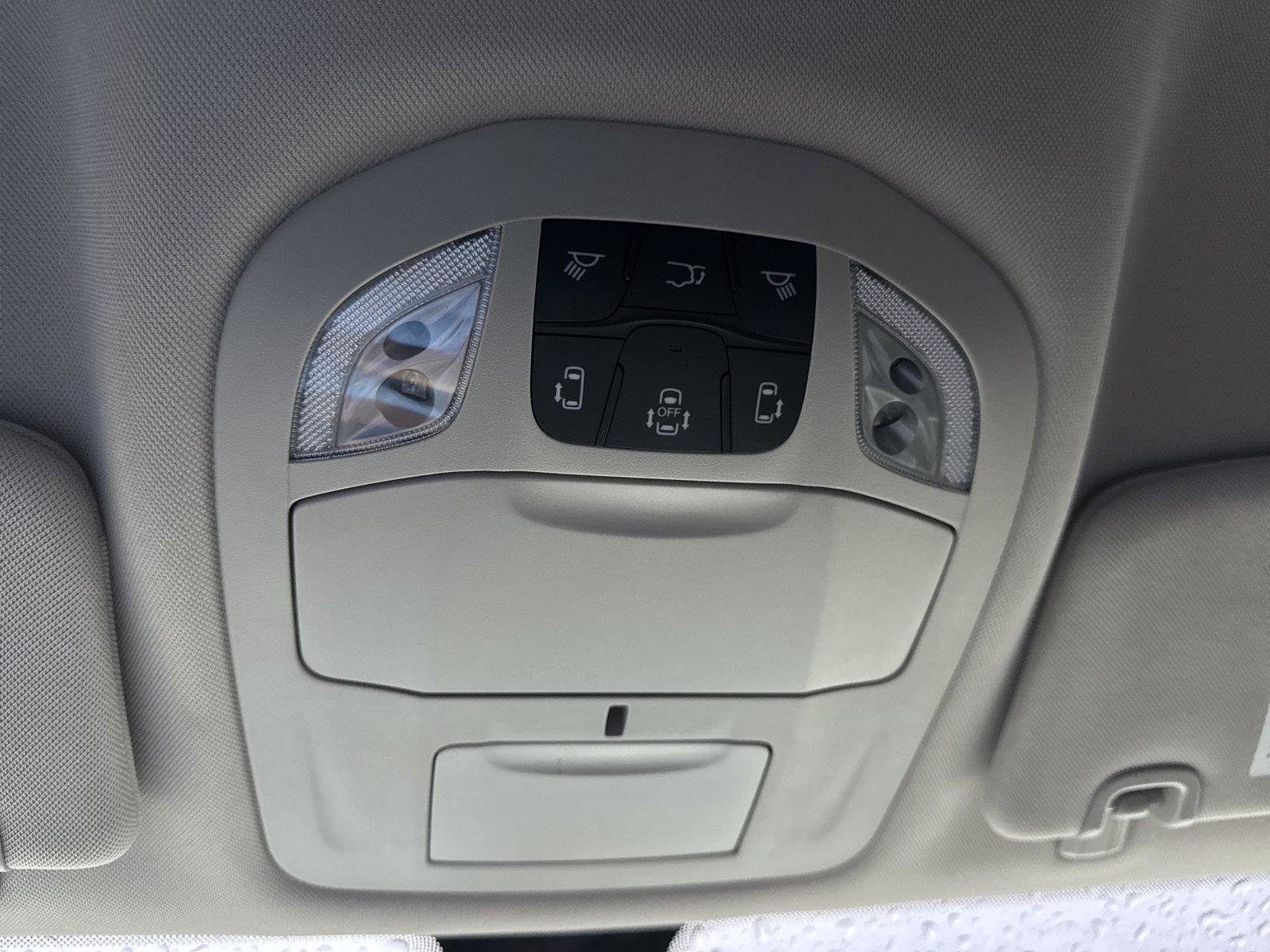 Used 2022 Chrysler Voyager LX FWD image 30