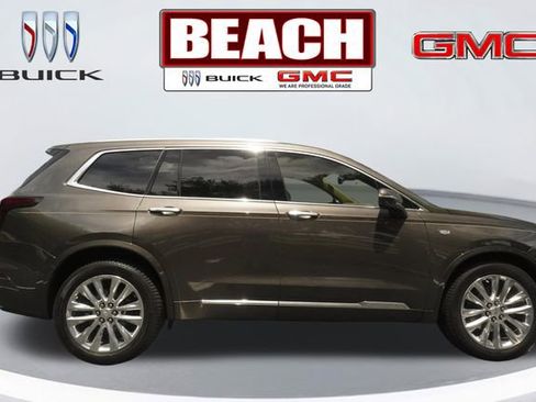 Used 2020 Cadillac XT6 Premium Luxury w/ Platinum Package FWD image 2