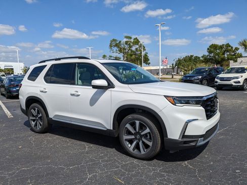 New 2025 Honda Pilot Touring image 2
