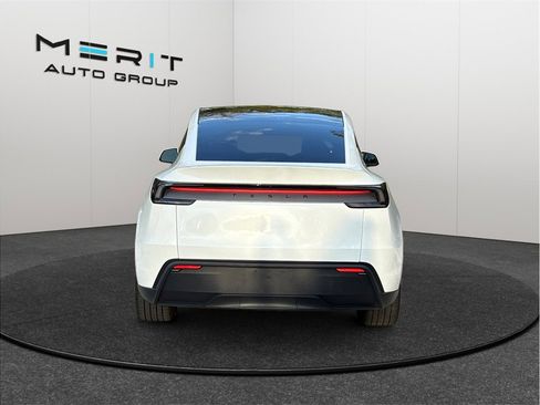 Used 2026 Tesla Model Y Long Range image 8