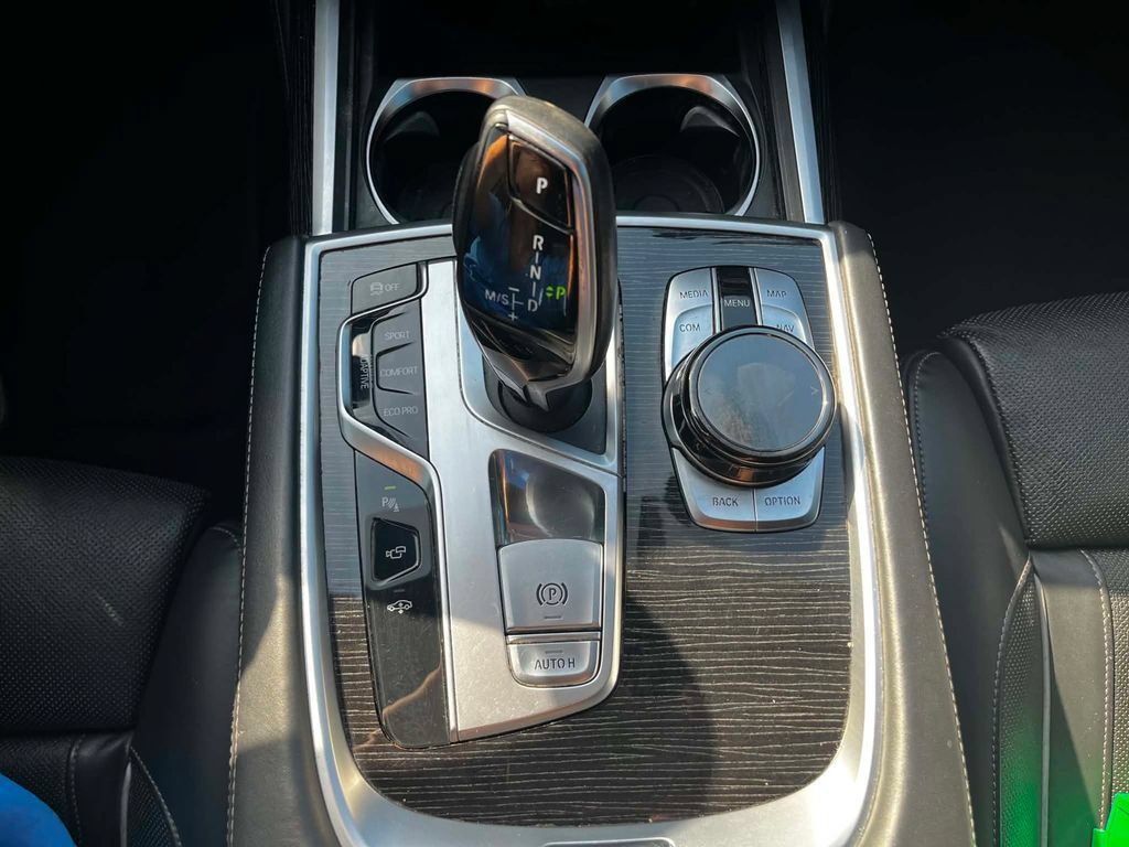 Used 2018 BMW 750i xDrive AWD/4WD image 32