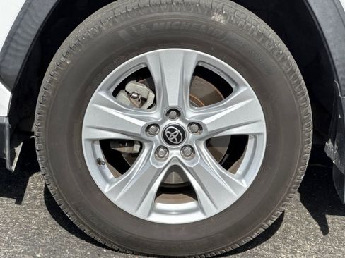 Used 2021 Toyota RAV4 XLE w/ Carpet Mat Package (TMS) FWD image 29