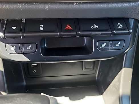 Used 2017 Chevrolet Colorado Z71 AWD/4WD image 26