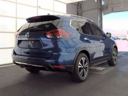 Used 2020 Nissan Rogue SV w/ Premium Package FWD image 4