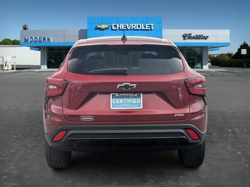 Certified 2025 Chevrolet Trax RS w/ Sunroof Package image 6