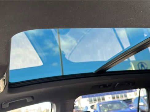 Used 2022 Volkswagen Tiguan SE R-Line image 10